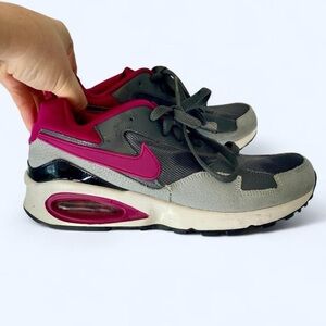 Nike Women's Air Max trainers 7 Pink and Gray New without tags!